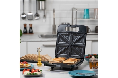 Sandwichmaker Zelmer ZSM7400, 1400W, 4 felii, maner izolat, sistem de blocare, invelis antiaderent, Negru